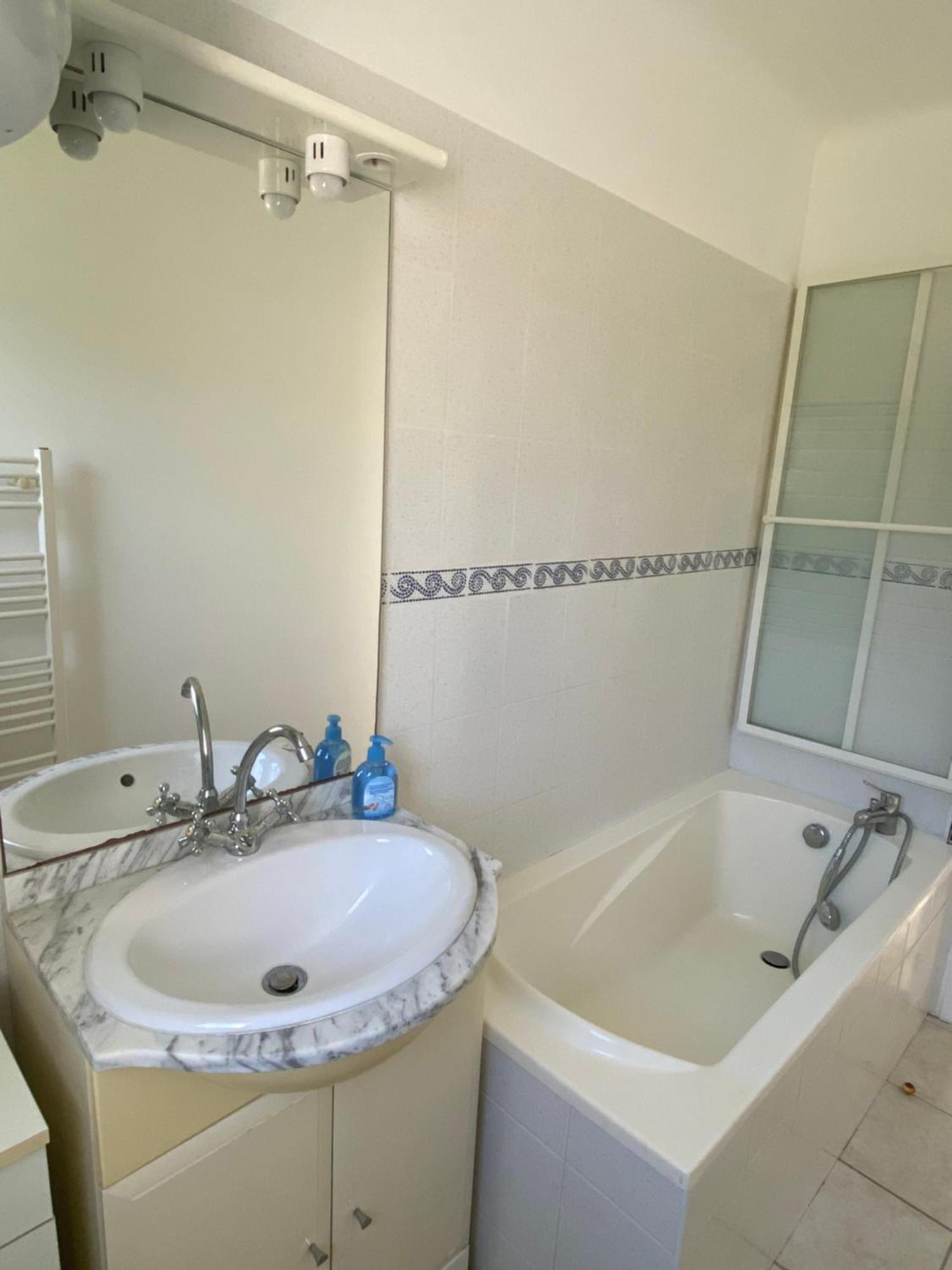 Chez Madou, T1 En Bas De Villa Et Rez De Jardin A 900M De La Mer Et Des Commerces Фрежюс Экстерьер фото