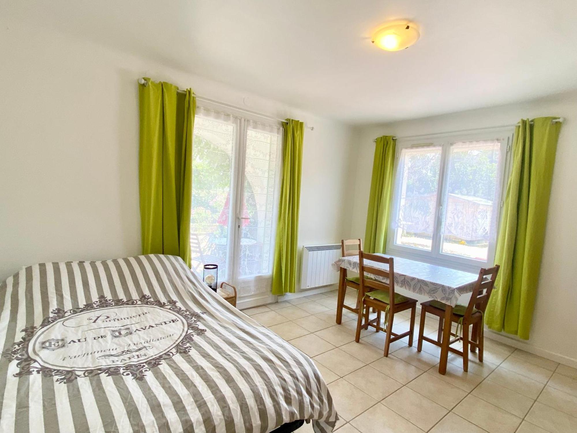 Chez Madou, T1 En Bas De Villa Et Rez De Jardin A 900M De La Mer Et Des Commerces Фрежюс Экстерьер фото